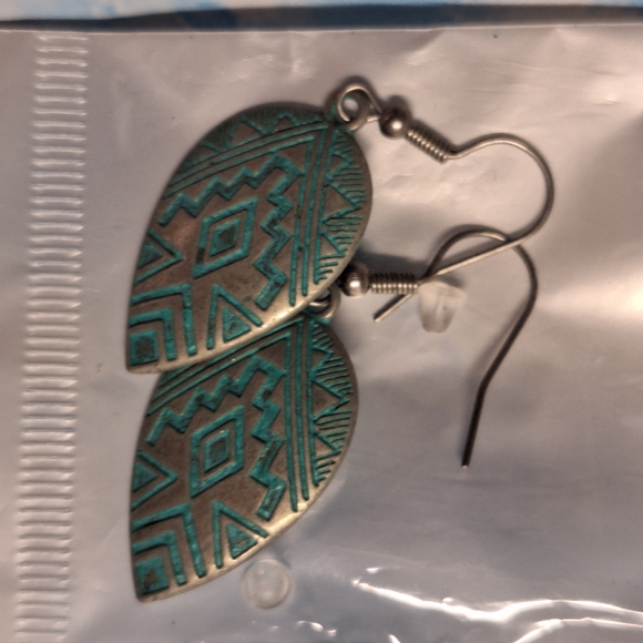 Boho Aztec Dangle Earrings - Picture 4 of 4